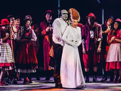 Escena del musical El jovencito Frankenstein, que se representa en el Teatro EDP Gran Vía.