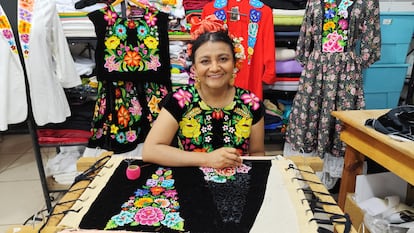 Claudia Vásquez Aquino, artesana que tejió el vestido de Claudia Sheinbaum para su toma de posesión.