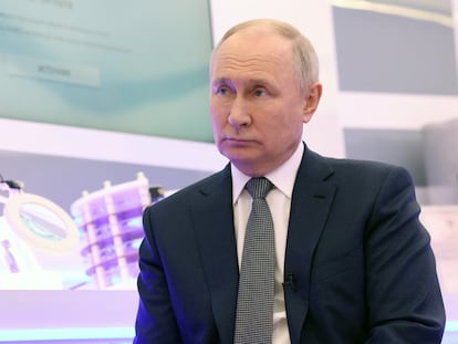 El presidente de Rusia, Vladímir Putin, durante la entrevisa que ha concedido al periodista Pavel Zarubin, este jueves en Moscú.