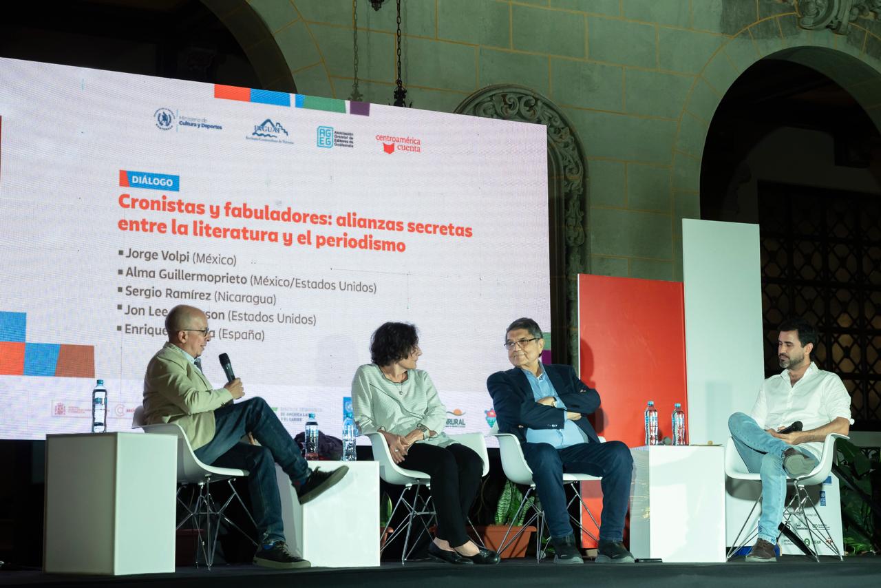 Javier Volpi, Alma Guillermoprieto, Sergio Ramírez y Enrique Naveda, en el festival Centroamérica Cuenta.