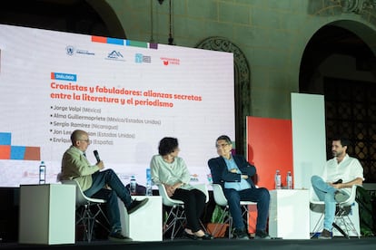 Javier Volpi, Alma Guillermoprieto, Sergio Ramírez y Enrique Naveda, en el festival Centroamérica Cuenta.