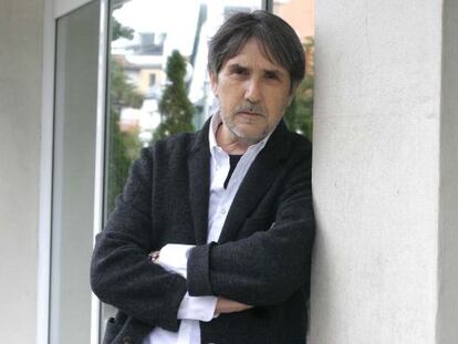 El escritor Ramón Saizarbitoria ayer en San Sebastián.
