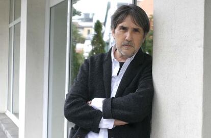 El escritor Ramón Saizarbitoria ayer en San Sebastián.
