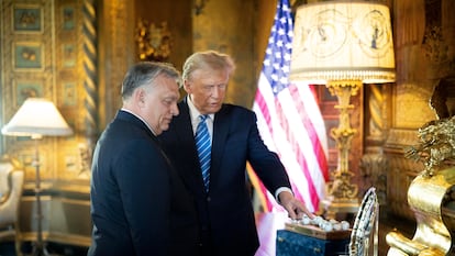 El candidato republicano a la presidencia de EE UU, Donald Trump, recibe en su residencia de Mar-a-Lago al primer ministro húngaro, Víktor Orbán