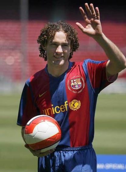 Gaby Milito, ayer en su presentación en el Camp Nou.