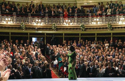 La periodista congoleña Caddy Adzuba momentos antes de recibir de manos del rey Felipe el Premio Príncipe de Asturias a la Concordia 2014.