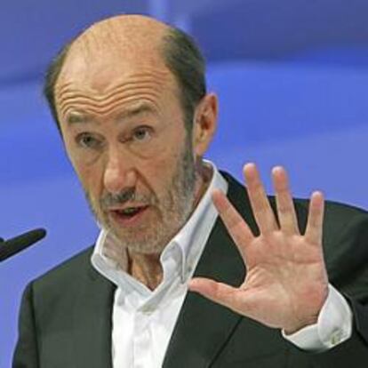 Rubalcaba plantea un gran pacto por el empleo con un plan específico por sector