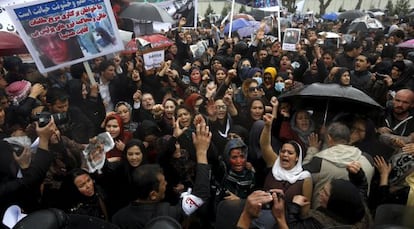 Protesta de mujeres afganas por la muerte de Farjunda.