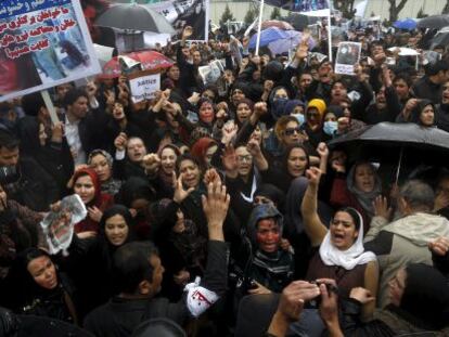 Protesta de mujeres afganas por la muerte de Farjunda.