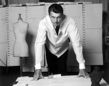 El Museo Thyssen-Bornemisza presentó en 2014 una muestra con más de un centenar de los mejores y más reconocidos vestidos del modista francés. La exhibición fue ideada por el propio diseñador y ofrecía un enfoque excepcional de sus creaciones a lo largo de casi medio siglo, desde la apertura en 1952 en París de la Maison Givenchy hasta su retirada profesional en 1996.