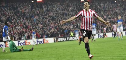 Aduriz celebra su cuarto gol al Genk.