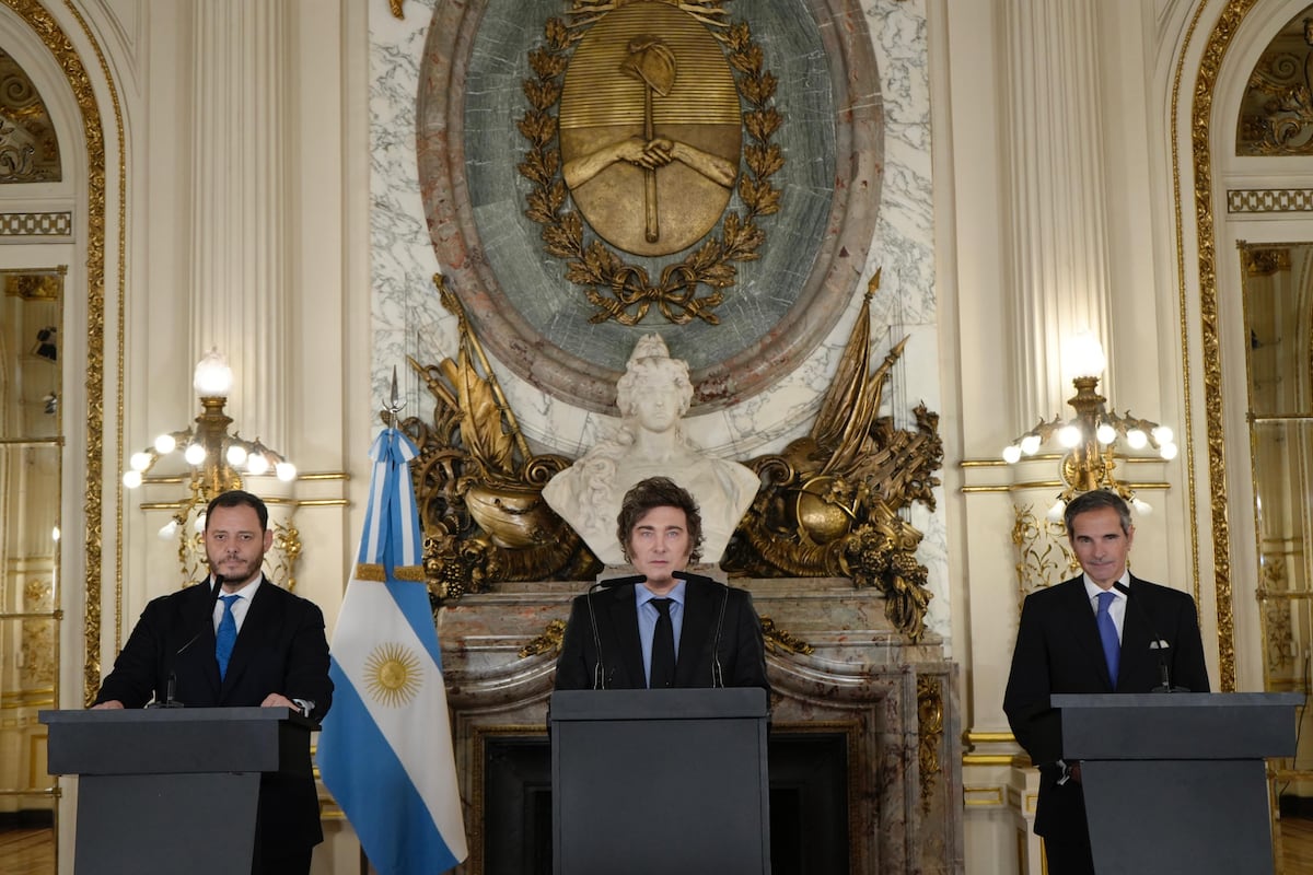 Milei promotes an ambitious Nuclear Plan in Argentina in the face of financial and social challenges.