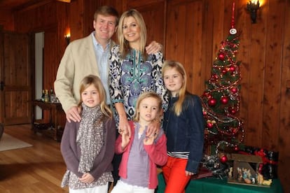 Los pr&iacute;ncipes de Holanda y sus hijas, Alexia, Catharina-Amalia y Ariana, en la Villa la Angostura, Argentina. 