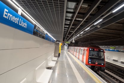 La estación de metro Ernest Lluch, el día de su inauguración.