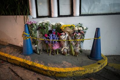 A tribute of flowers at the place where a client of the Bodytech gym was murdered on July 25, in Bogotá.