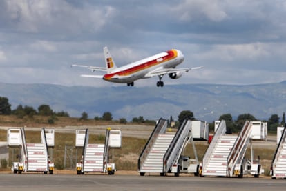 Iberia anunció el jueves la creación de una empresa de vuelos cortos y de medio alcance. Iberia Express es el nombre más probable.