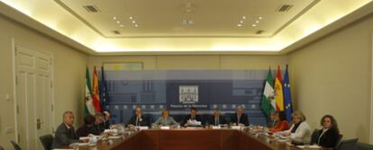 Reunión de José Luis Rodríguez Zapatero y José Antonio Griñán con miembros del Gobierno andaluz y central ayer en La Moncloa.