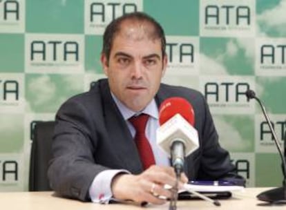 El presidente de la Federación de Autónomos ATA, Lorenzo Amor, durante una rueda de prensa. EFE/Archivo