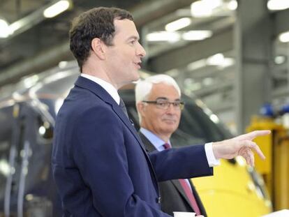 El ministro brit&aacute;nico de Econom&iacute;a, George Osborne, y el exministro laborista Alistair Darling.