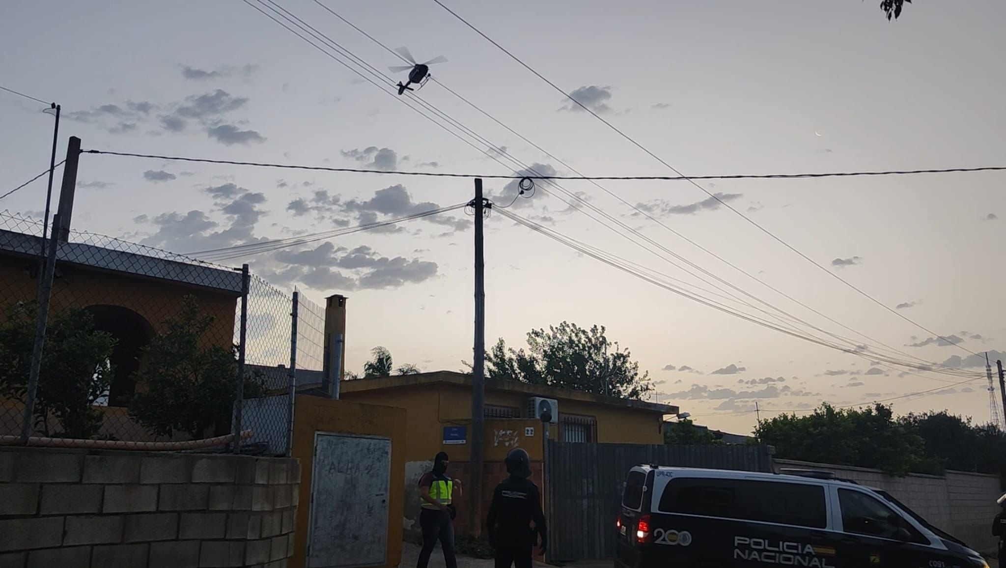Despliegue policial realizado el pasado mes de junio en la Sierra de San Cristóbal (El Puerto de Santa María, Cádiz) para registrar la casa del principal investigado.