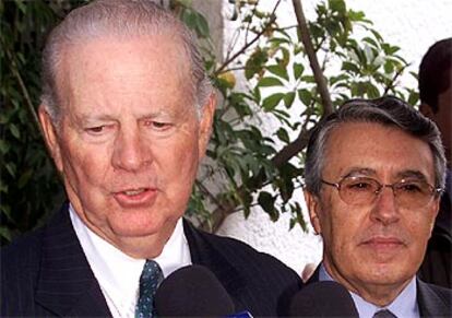 James Baker y Mohamed Benaissa, en enero, en Agadir.