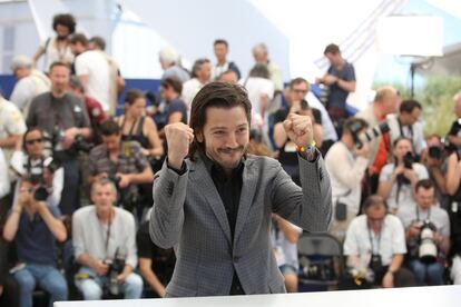 El actor, Diego Luna, posa para la prensa durante la presentación de la película 'Blood Father', el 21 de mayo de 2016.