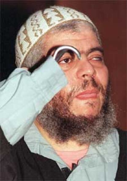 Foto de archivo del iman Abu Hamza.