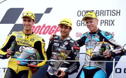 Zarco, ganador, junto a Rins y Rabat en el podio de Silverstone.