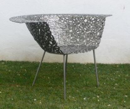 Silla Milán creada a partir de chatarra por el artista Alberto Carvajal.