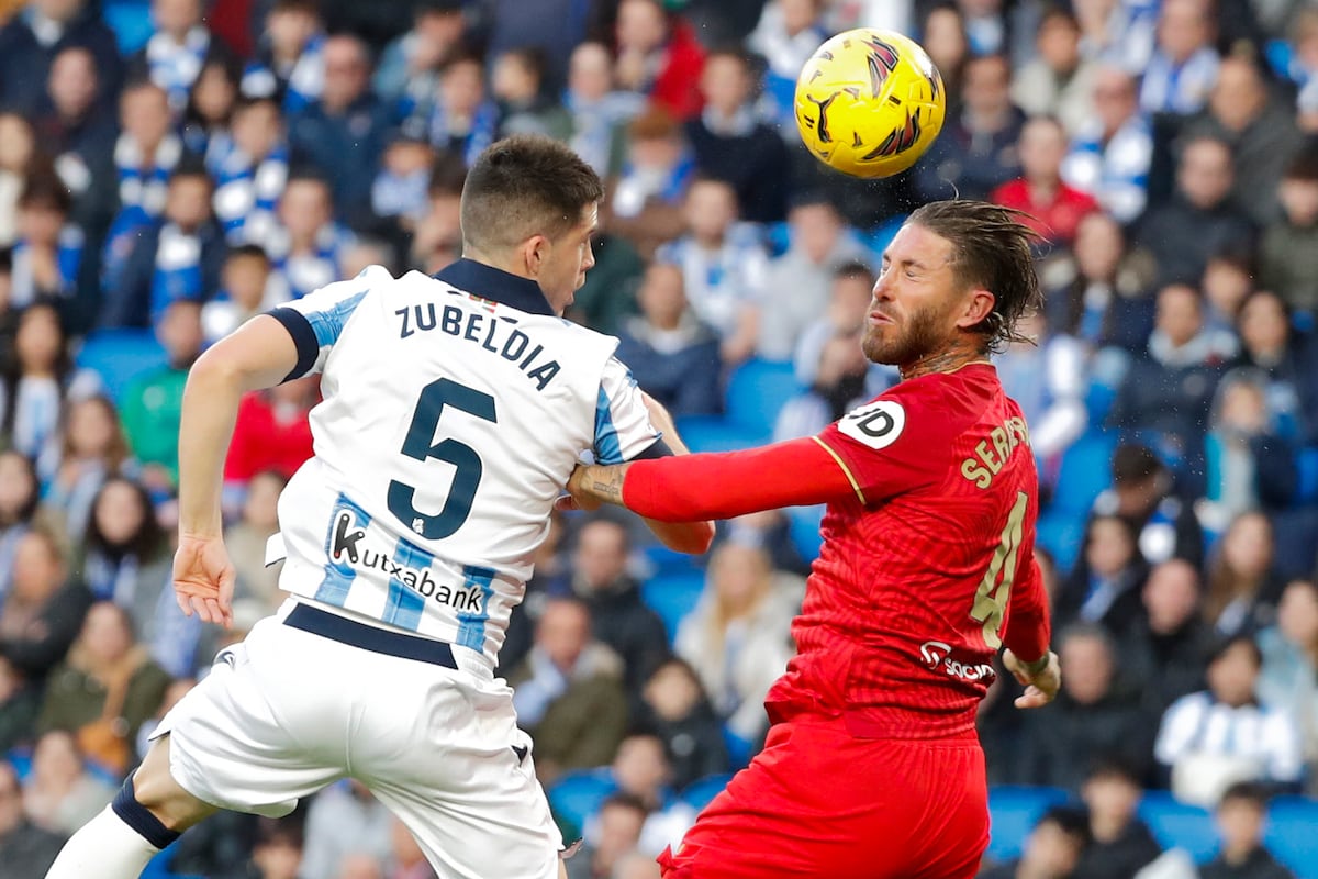 La Real sufre al final ante un Sevilla con nueve jugadores | Fútbol ...
