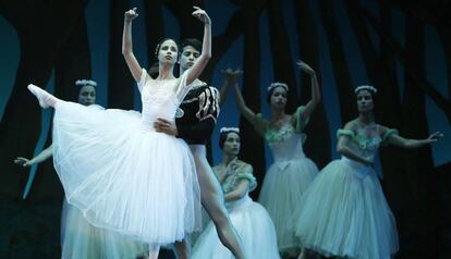 Rafael Quenetit y Gretel Morejon, durante el ensayo general del Ballet Nacional de Cuba en el T&iacute;voli.