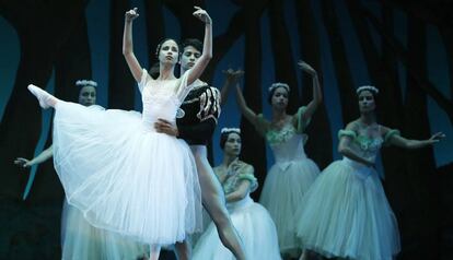Rafael Quenetit y Gretel Morejon, durante el ensayo general del Ballet Nacional de Cuba en el Tívoli.