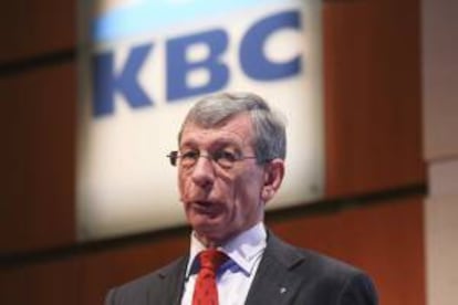 El consejero delegado del banco belga KBC, Jan Vanhevel, durante la rueda de prensa celebrada en Bruselas (Bélgica). EFE/Archivo