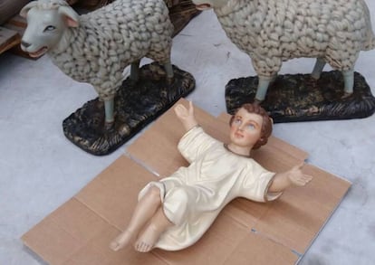 Figura del niño Jesús del belén de Ador que fue sustraída, tras la devolución.