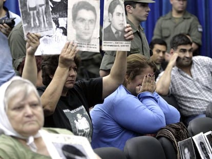 Asistentes al juicio iniciado en 2010 por crímenes de lesa humanidad perpetrados en Tucumán durante la dictadura. 