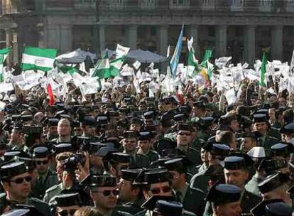 Concentración de guardias civiles en la plaza Mayor de Madrid el sábado pasado.