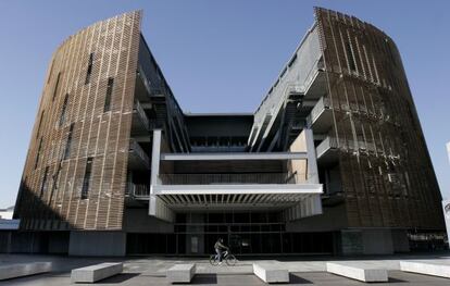 Edificio del Parque de Investigaci&oacute;n Biom&eacute;dica de Barcelona, sede de IAT.