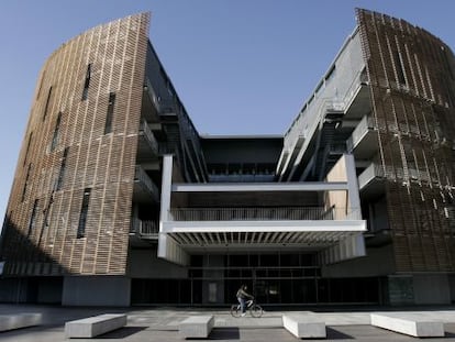 Edificio del Parque de Investigaci&oacute;n Biom&eacute;dica de Barcelona, sede de IAT.