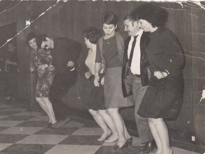 Baile en mayo del 68 en París.