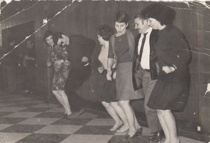 Baile en mayo del 68 en París.