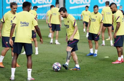 Leo Messi, durant l'entrenament del Barça previ al viatge a Lisboa.