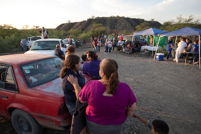 Familiares de los mineros atrapados en Coahuila