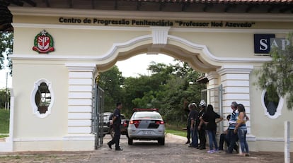 Movimenta&amp;ccedil;&amp;atilde;o em frente ao Centro de Progress&amp;atilde;o Penitenci&amp;aacute;ria em Bauru.