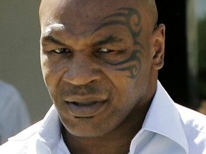 El ex campeón del mundo de los pesos pesados de boxeo Mike Tyson ha asegurado que todavía no sabe bien cómo afrontar la muerte accidental de su hija de sólo 4 años ocurrida en mayo. En declaraciones públicas sobre el accidente, el ex campeón mundial ha dicho en el programa <i>Entertainment Tonight</i> que su nueva carrera como actor le está ayudando a dejar atrás este trágico hecho.