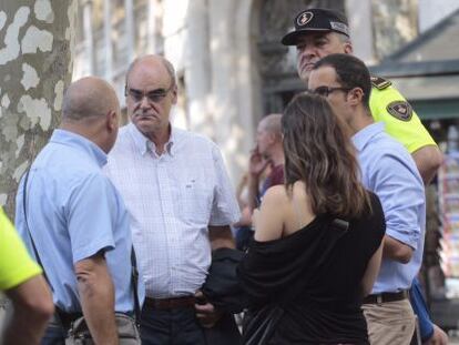 Membres de la Guàrdia Urbana, després dels aldarulls entre policies i manters.
