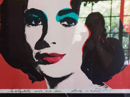 El célebre collage que Andy Warhol hizo con su rostro.