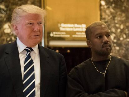 El presidente de Estados Unidos Donald Trump con el rapero Kanye West en la Torre Trump de Nueva York en diciembre de 2013.