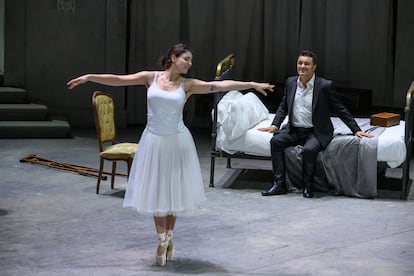 La soprano Asmik Grigorian y el tenor Piotr Beczała en el primer acto de ‘Rusalka’, el 22 de junio en el Liceu de Barcelona