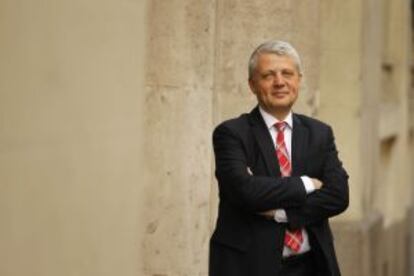 Dagfinn Høybråten afirma que las vacunas son la inversión más rentable.