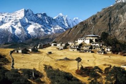 Vista del pueblo de Tengboche, en la región del Khumbu, en el Himalaya de Nepal.